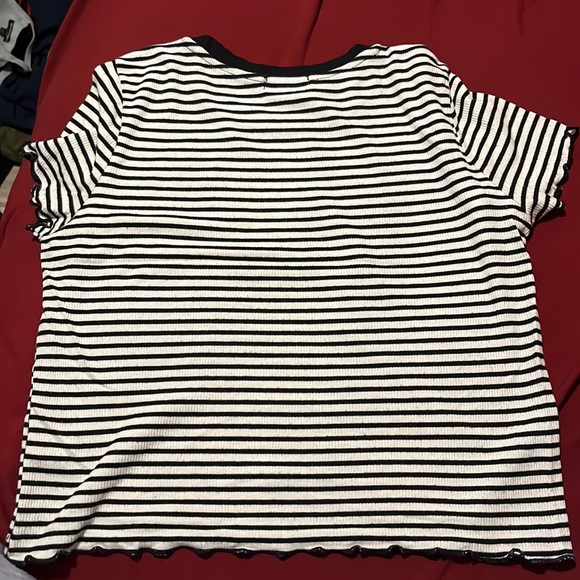 Stripped Black and White Cropped Shirt - Picture 2 of 2